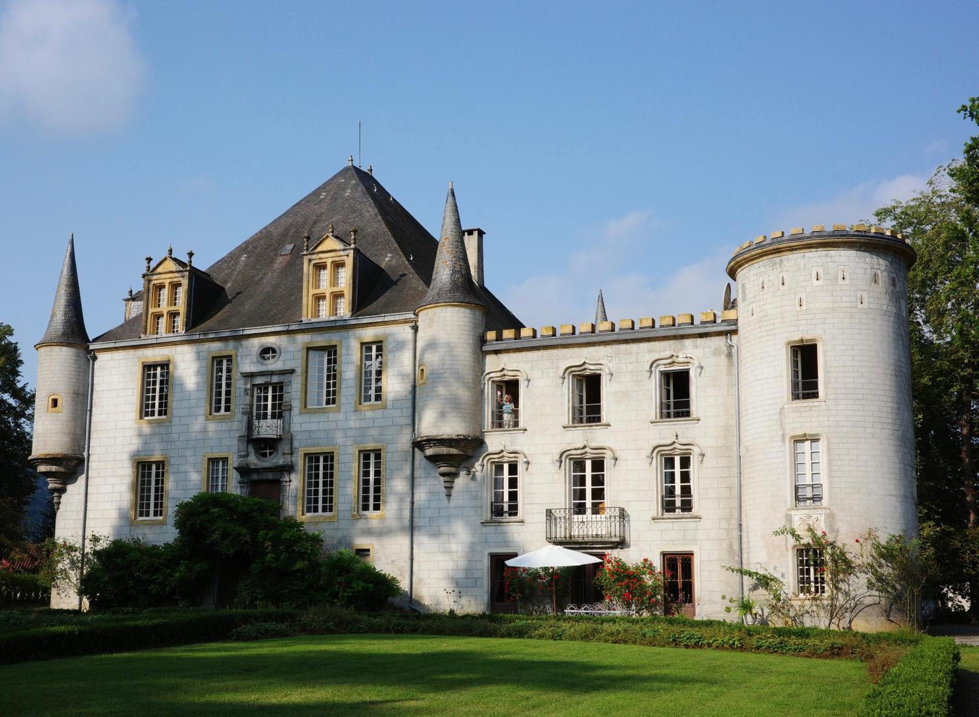 Chateau Bagen Homestay *